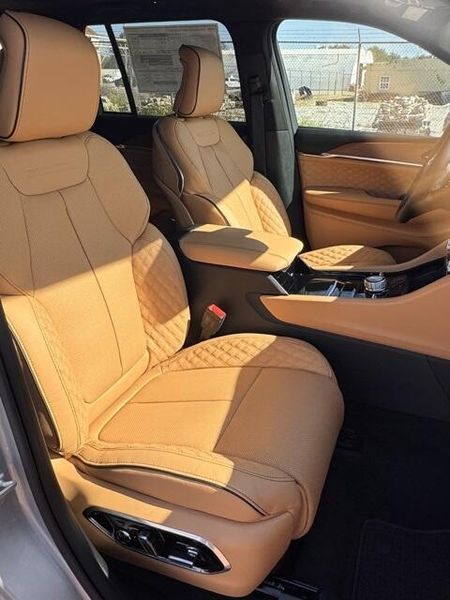 New 2025 Jeep Grand Cherokee Summit Reserve 4x4Image 14