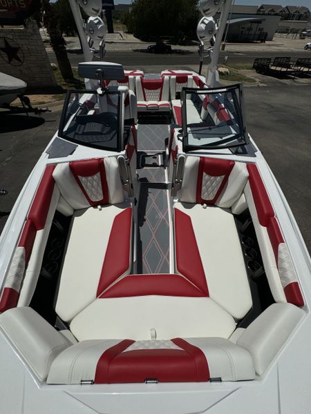 2025 MALIBU WAKESETTER M42 WHITE Image 26