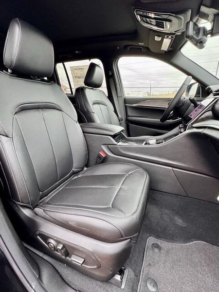 New 2025 Jeep Grand Cherokee Limited 4x4Image 14