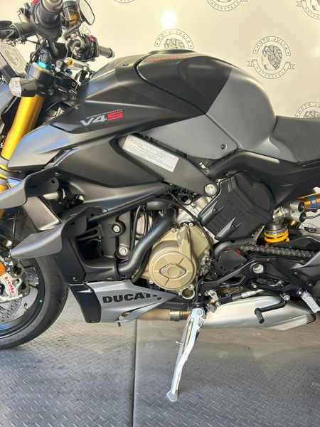 2024 Ducati STREETFIGHTER V4S