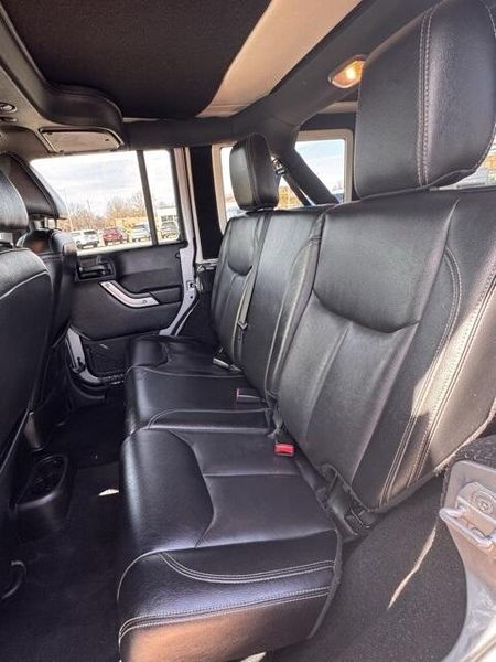 Used 2016 Jeep Wrangler Unlimited SaharaImage 12
