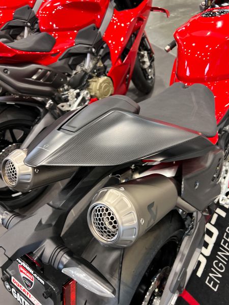 2025 Ducati Panigale V4S Carbon & Race Package Image 5