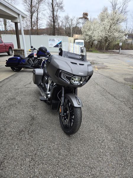 2024 Indian Motorcycle CHALLENGER TITANIUM SMOKE 49ST Base Image 4