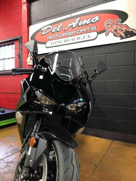 Used 2024 Kawasaki Ninja ZX-6R Base Image 16