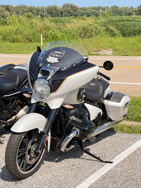 2023 BMW R 18 B in a Mineral White exterior color. Gateway BMW Ducati Motorcycles 314-427-9090 gatewaybmw.com 