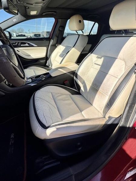 Used 2017 INFINITI QX30 PremiumImage 10