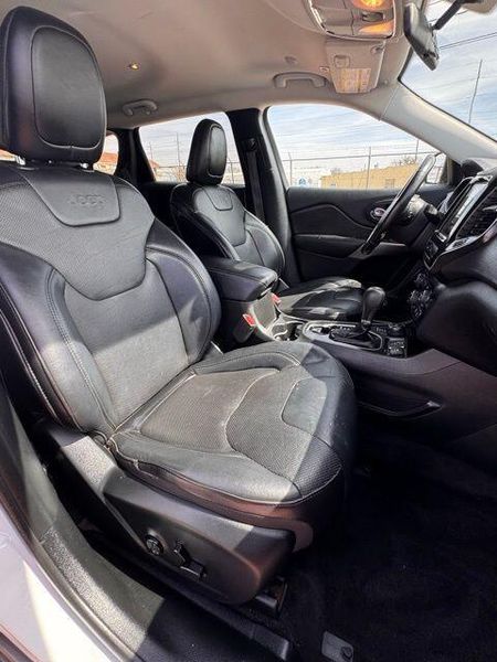 Used 2019 Jeep Cherokee LimitedImage 11