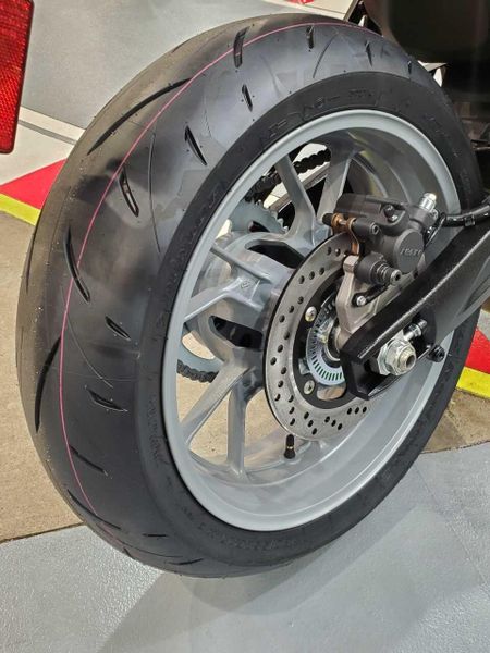 Used 2024 Suzuki GSX-8R Image 9