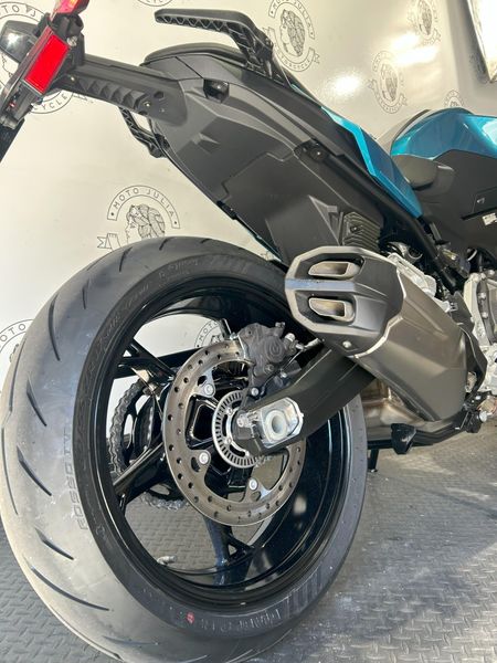 2025 BMW F 900 R 