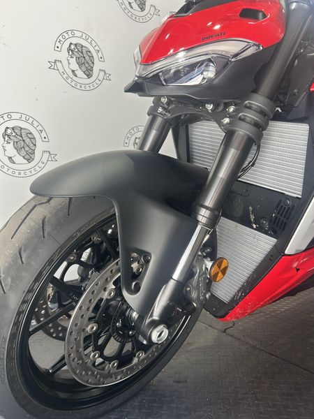 2024 Ducati STREETFIGHTER V2