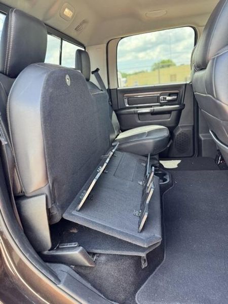 2016 RAM 1500 LaramieImage 16
