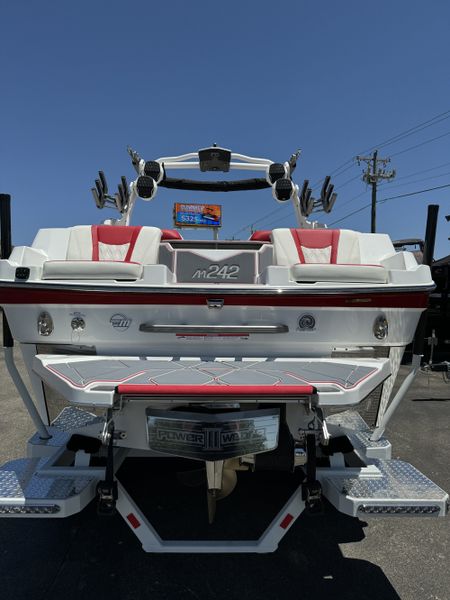 2025 MALIBU WAKESETTER M42 WHITE Image 9