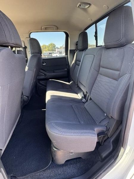 Used 2024 Nissan Frontier SVImage 12