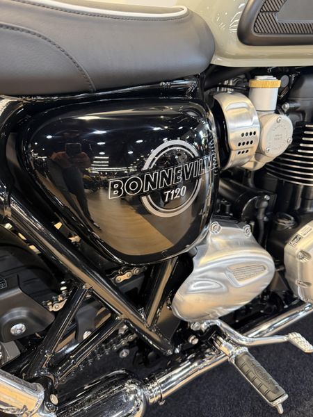 2026 Triumph Bonneville T120