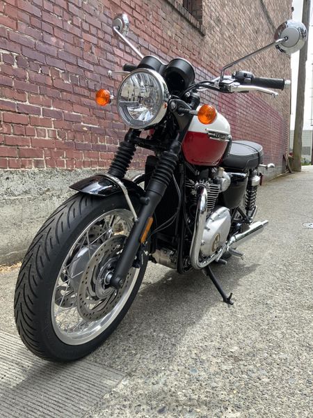 2025 Triumph BONNEVILLE T120