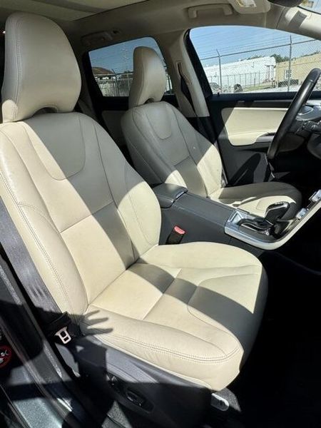 Used 2016 Volvo XC60 T6 Drive-EImage 14