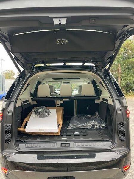 Used 2025 Land Rover Discovery Dynamic SE