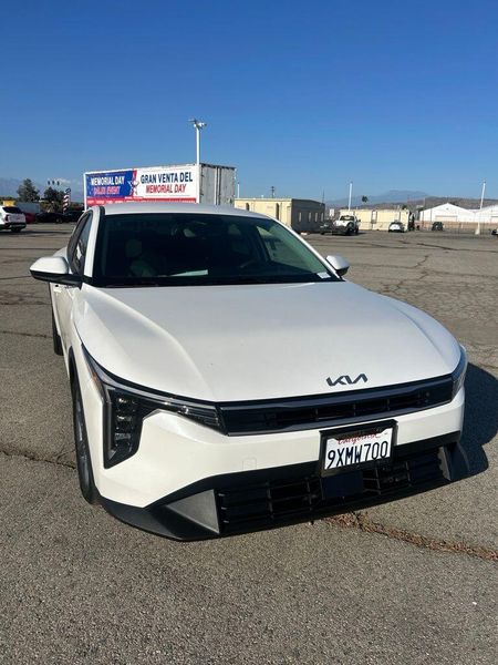 Used 2025 Kia K4 LXSImage 1