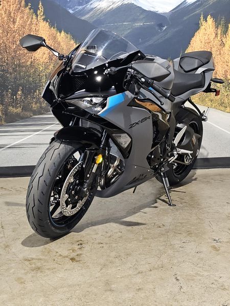 2025 Kawasaki NINJA ZX-6R Image 11