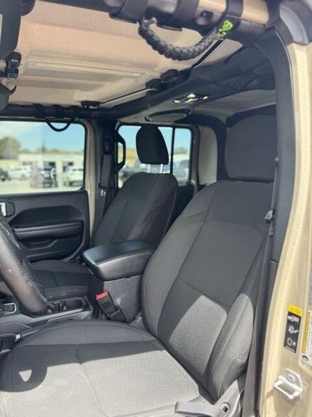 Used 2020 Jeep Gladiator SportImage 11