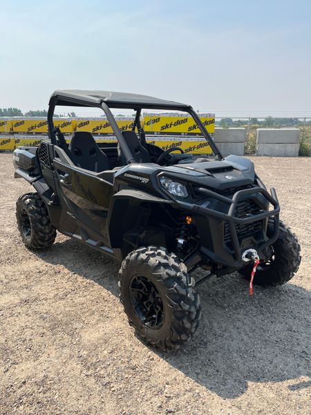 New 2026 Can-Am COMMANDER XT 700 Image 3