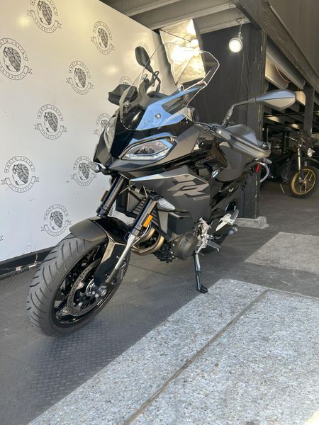 2025 BMW F 900 XR 