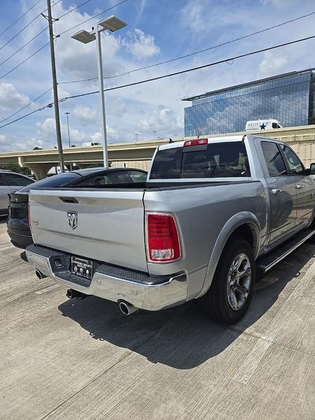 2016 RAM 1500 LaramieImage 3