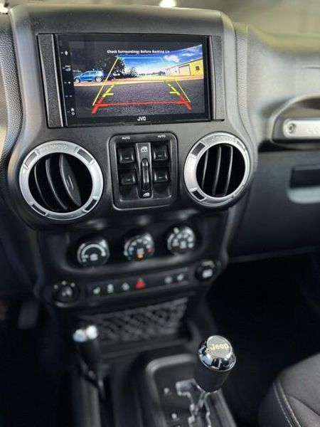 2014 Jeep Wrangler Unlimited SaharaImage 17