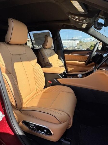 New 2025 Jeep Grand Cherokee Summit Reserve 4x4Image 13