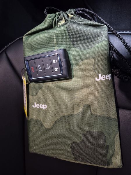 New 2025 Jeep Grand Cherokee L Limited 4x4Image 13