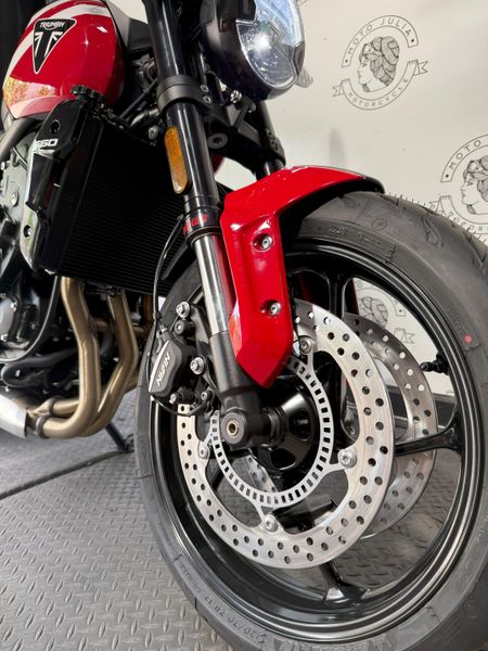 2025 Triumph TRIDENT 660 