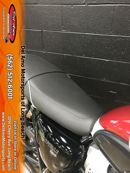 2023 Triumph BONNEVILLE T100  in a CARNIVAL RED/FUSION WHITE exterior color. Del Amo Motorsports of Long Beach (562) 362-3160 delamomotorsports.com 