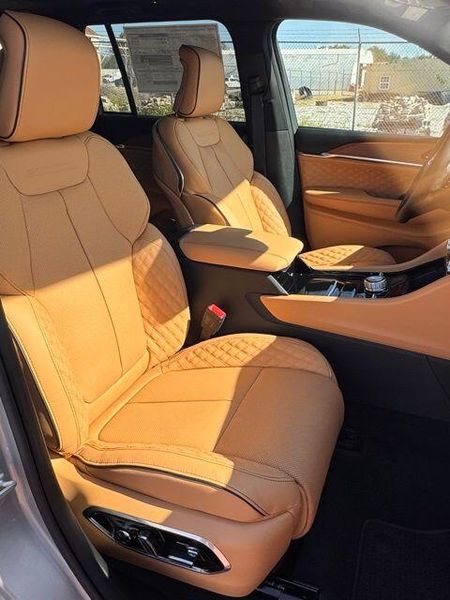 New 2025 Jeep Grand Cherokee Summit Reserve 4x4Image 14