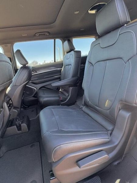 New 2026 Jeep Grand Cherokee L Limited Reserve 4x4Image 11