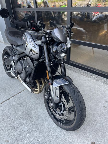 2024 Triumph Trident 660 - SILVER ICE