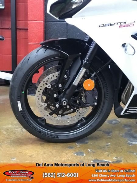 2025 Triumph DAYTONA 660 Image 2