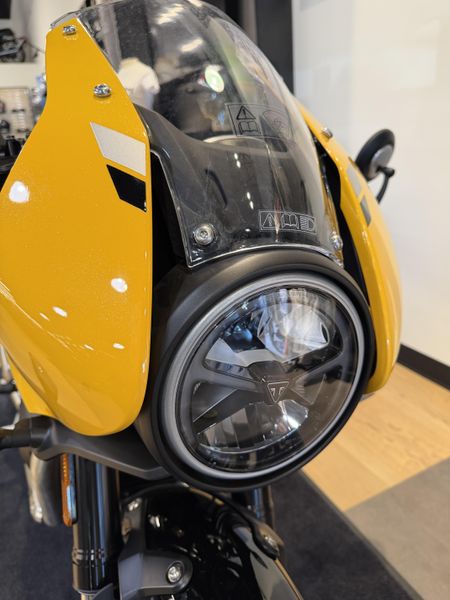 2026 Triumph Thruxton 400