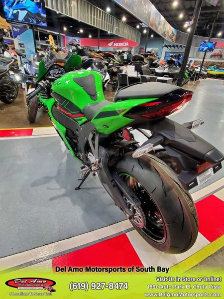 2024 Kawasaki ZX1002LRFAL-GN1  in a LIME GREEN/EBONY exterior color. Del Amo Motorsports of South Bay (619) 547-1937 delamomotorsports.com 