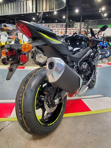2023 Suzuki GSX-R1000R CA Image 3