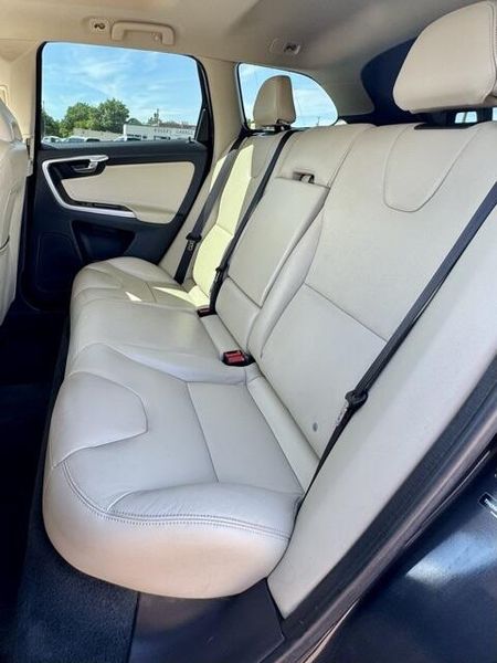 Used 2016 Volvo XC60 T6 Drive-EImage 12