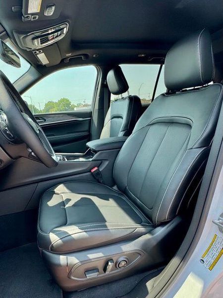 New 2026 Jeep Grand Cherokee Limited Reserve 4x4Image 11