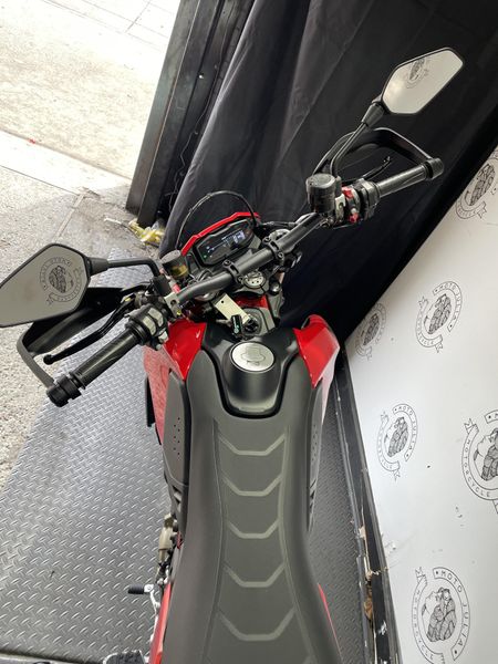 2025 Ducati HYPERMOTARD 698