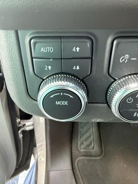 2023 Gmc Yukon XL SLT photo 6