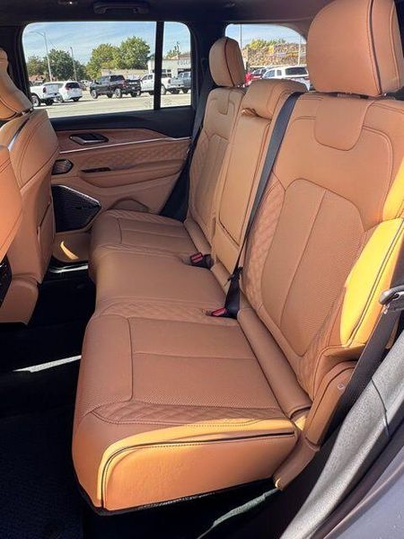 New 2025 Jeep Grand Cherokee Summit Reserve 4x4Image 12