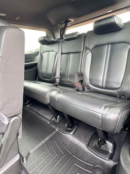 2023 Jeep Wagoneer BaseImage 12
