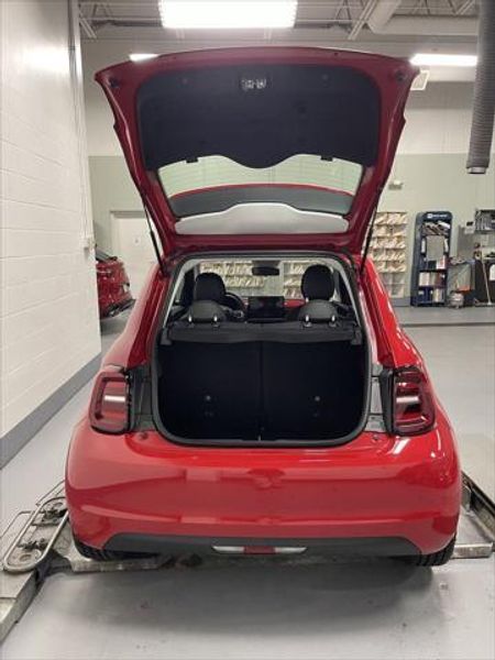 New 2024 Fiat 500e Inspi(red)Image 4