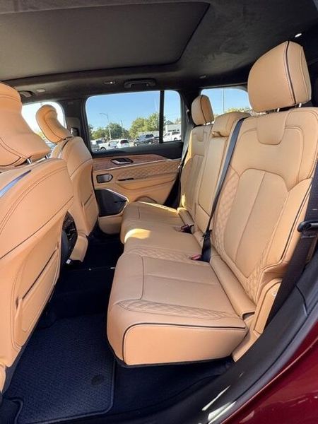 New 2025 Jeep Grand Cherokee Summit Reserve 4x4Image 11