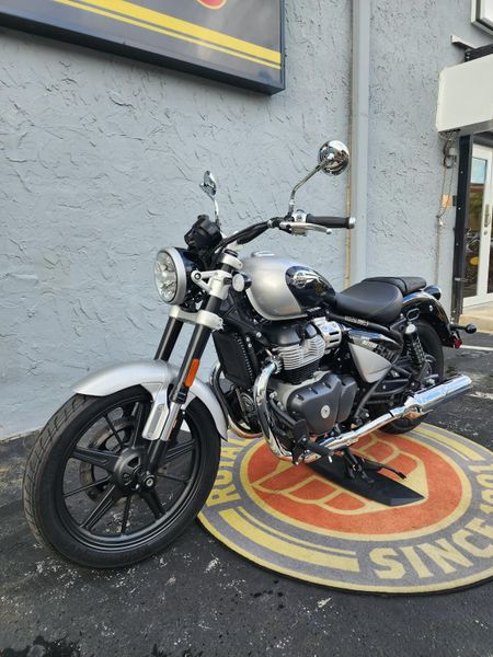 New 2024 Royal Enfield SUPER METEOR Image 9