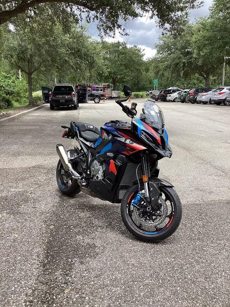 2025 BMW M 1000 XR 