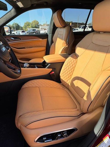 New 2025 Jeep Grand Cherokee Summit Reserve 4x4Image 10